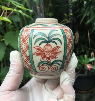 Small Old and Antique Chinese Ming Swatow 17th Century Red Green ‘Flowers’ Vase 2