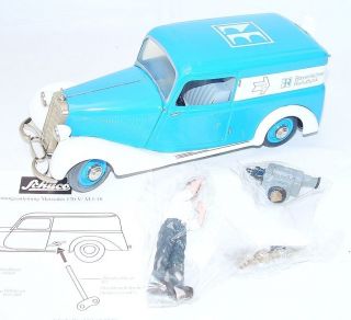 SCHUCO 1:18 MERCEDES - BENZ 170 V TV CAMERA TEAM CAR Tin Toy Wind - Up 00033 MIB`99 3