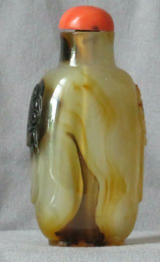 BANDED AGATE SNUFF BOTTLE QING DYNASTY,  18TH / 19TH CENTURY lion - mask handles 8