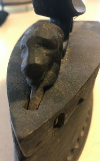 Antique Sad Clothing Iron - Charcoal - Lion ' s Head latch 3