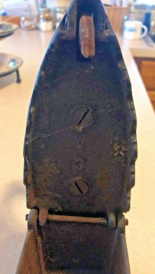 Antique Sad Clothing Iron - Charcoal - Lion ' s Head latch 8