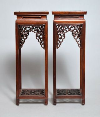 A VERY FINE PAIR LARGE ANTIQUE CHINESE CARVED HARDWOOD VASE STANDS,  33CM 2