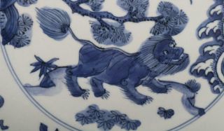 RARE CHINESE BLUE AND WHITE PORCELAIN DRAGON DISH WITH WANLI MARK 23.  5CM (E133) 3