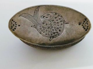 ANTIQUE BURMESE SILVER OVAL LIME BOX,  FISH,  REPOUSSE,  SHAN STATES,  LATE 19TH C 6