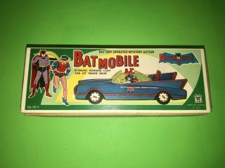 Batman BATMOBILE MIB 12 
