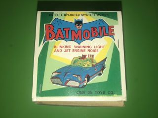 Batman BATMOBILE MIB 12 