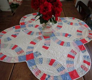 Antique C1930 Red Blue Wedding Ring Table Or Crib Quilt 34x35