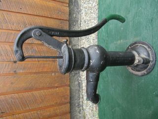 RARE VINTAGE Cast Iron Hand WATER PUMP Signed McDOUGALL with MAPLE LEAF on SIDE 7