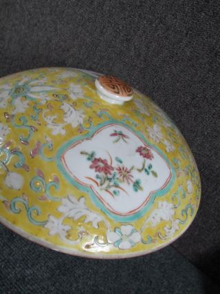 ANTIQUE or VINTAGE CHINESE YELLOW PORCELAIN POT with LID,  FLORAL DCORATION 10