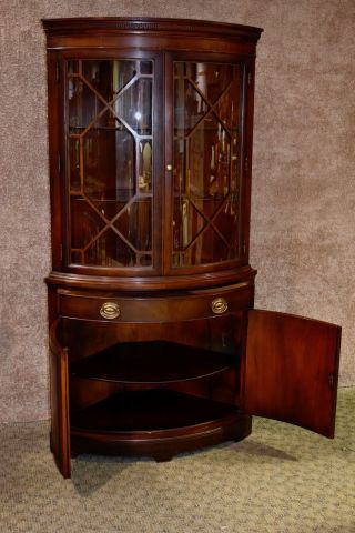 Vintage Drexel Mahogany Traditional Style Bow Front Corner Cabinet 10