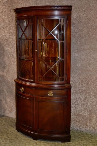 Vintage Drexel Mahogany Traditional Style Bow Front Corner Cabinet 2