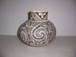 Pre - Columbian Anasazi Black & White Pottery Olla Jar Artifact 3