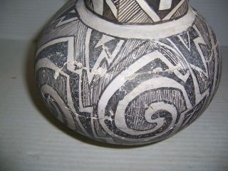 Pre - Columbian Anasazi Black & White Pottery Olla Jar Artifact 4