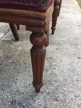 English Victorian Mahogany Extension Table With Two Leaves And 4 Chairs NR 9