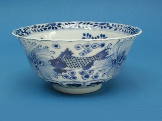 CHINESE BLUE & WHITE EXPORT PORCELAIN BOWLS SWIMMING FISH PATTERN c.  1800 8