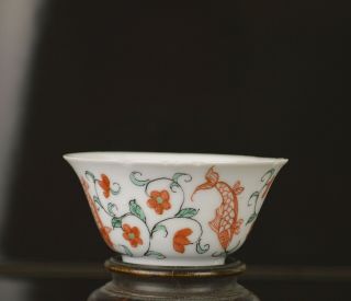 A QUALITY CHINESE KANGXI / YONGZHENG PORCELAIN CUP & SAUCER WITH FISHES 6