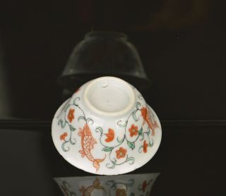 A QUALITY CHINESE KANGXI / YONGZHENG PORCELAIN CUP & SAUCER WITH FISHES 9