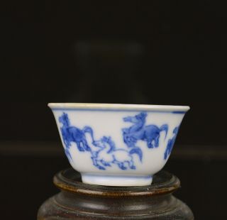 A VERY FINE CHINESE KANGXI PORCELAIN CUP & SAUCER WITH 8 HORSES OF WANG MU 6
