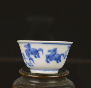 A VERY FINE CHINESE KANGXI PORCELAIN CUP & SAUCER WITH 8 HORSES OF WANG MU 7