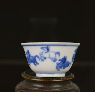 A VERY FINE CHINESE KANGXI PORCELAIN CUP & SAUCER WITH 8 HORSES OF WANG MU 8