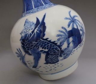 OLD RARE CHINESE BLUE AND WHITE PORCELAIN KYLINVASE (E150) 10