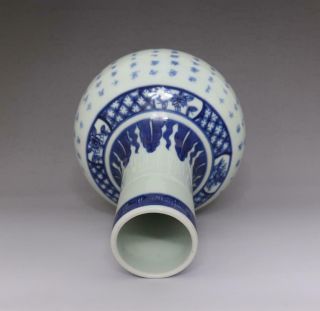 RARE OLD CHINESE BLUE AND WHITE PORCELAIN VASE WITH KANGXI MARKED (E131) 4