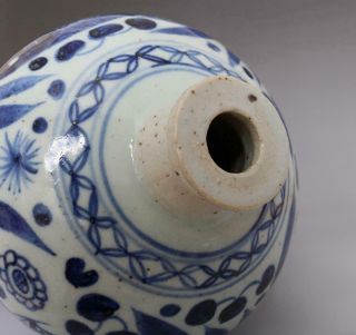 VERY RARE CHINESE BLUE AND WHITE PORCELAIN FISH VASE (E29) 6