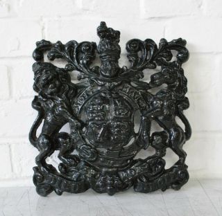 Antique English Royal Coat Of Arms Large Cast Iron Plaque