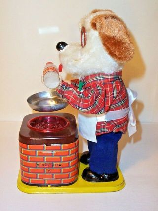 1950s BATTERY OPERATED BURGER CHEF DOG TIN LITHO PIGGY COOK ' S BBQ BUDDY MIB 3