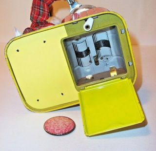 1950s BATTERY OPERATED BURGER CHEF DOG TIN LITHO PIGGY COOK ' S BBQ BUDDY MIB 7