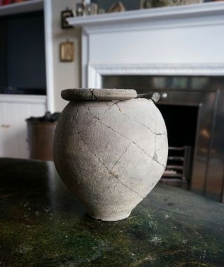 A LARGE,  ANCIENT ROMANO - BRITISH POTTERY URN DISCOVERED AT COLCHESTER ESSEX 6