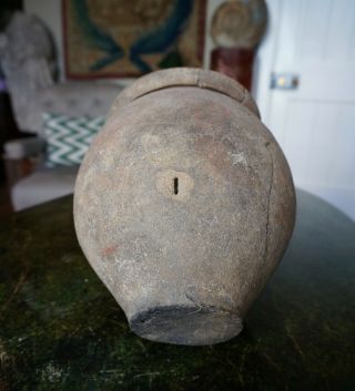 A LARGE,  ANCIENT ROMANO - BRITISH POTTERY URN DISCOVERED AT COLCHESTER ESSEX 9