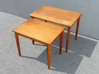 Pair Vintage Danish Mid Century Modern Nesting Tables w Handles 4