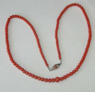 Natural red Coral necklace with 8 ct.  GOLD CLASP rare ca.  1900 4