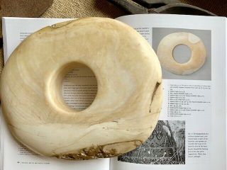very important Boiken WENGA primitive shell ring currency with a weight of 5 kg 6