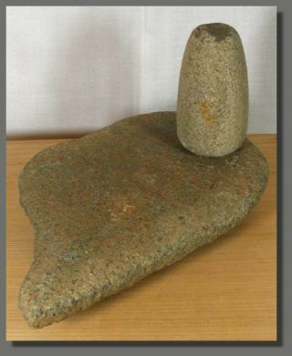 UNUSUAL GRINDING STONE,  26cm/10inches,  NEOLITHIC,  SAHARA,  5000 years 2