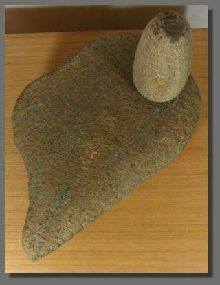 UNUSUAL GRINDING STONE,  26cm/10inches,  NEOLITHIC,  SAHARA,  5000 years 4