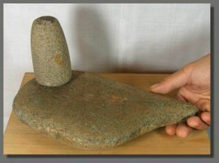 UNUSUAL GRINDING STONE,  26cm/10inches,  NEOLITHIC,  SAHARA,  5000 years 5