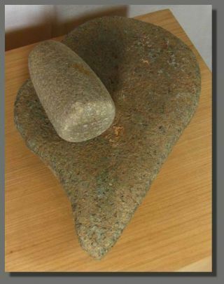 UNUSUAL GRINDING STONE,  26cm/10inches,  NEOLITHIC,  SAHARA,  5000 years 8