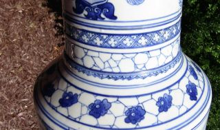 CHINESE LARGE BLUE AND WHITE 18th/19TH C.  VASE,  PRECIOUS OBJECTS 11