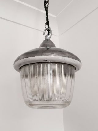 Here A Run Of 18 Coughtrie Pw15 Pendant Lights Revo Benjamin Holophane