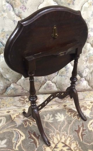 ANTIQUE ENGLISH FLAME MAHOGANY CARVED SMALL TILT TOP TEA COFFEE SIDE TABLE 7