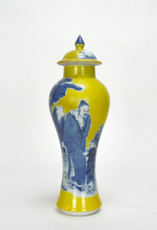 Chinese Qing Qianlong Mk Blue And White Figure Yellow Ground Porcelain Vase