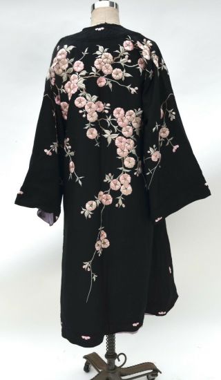 Exquisite Chinese Silk Embroidered Turn Of The Century Embroidered Robe