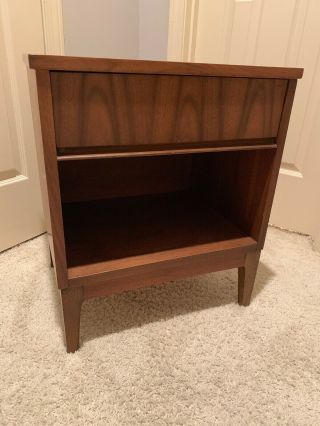 Mid Century Modern Nightstand W/ Drawer