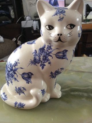 Chinese Porcelain Cat - One Cat Stratfordshire