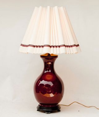 Chinese Oxblood Sang De Boeuf Porcelain Jar Table Lamp W/ Wood Base & Cap