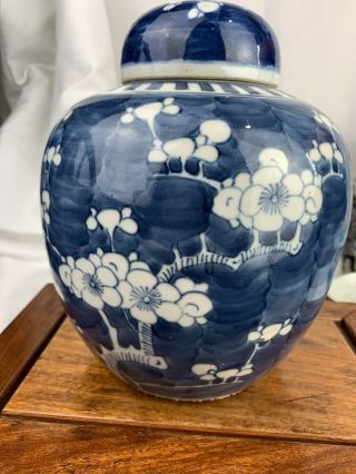 antique chinese blue and white ginger jar and cover 20.  5cm 5