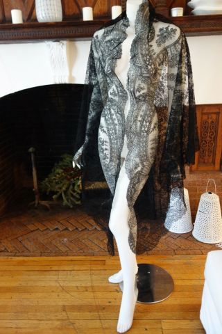 Antique Lace Circa 19thc.  Black Chantilly Lace Triangular Shawl