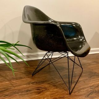 Eames By Herman Miller Cpi Fiberglass Black Lar Shell Chair - Cats Cradle Base